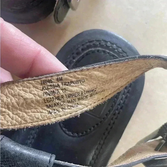 Frye Alessia Traptuno T Strap Sandals Size 6 - Picture 5 of 6